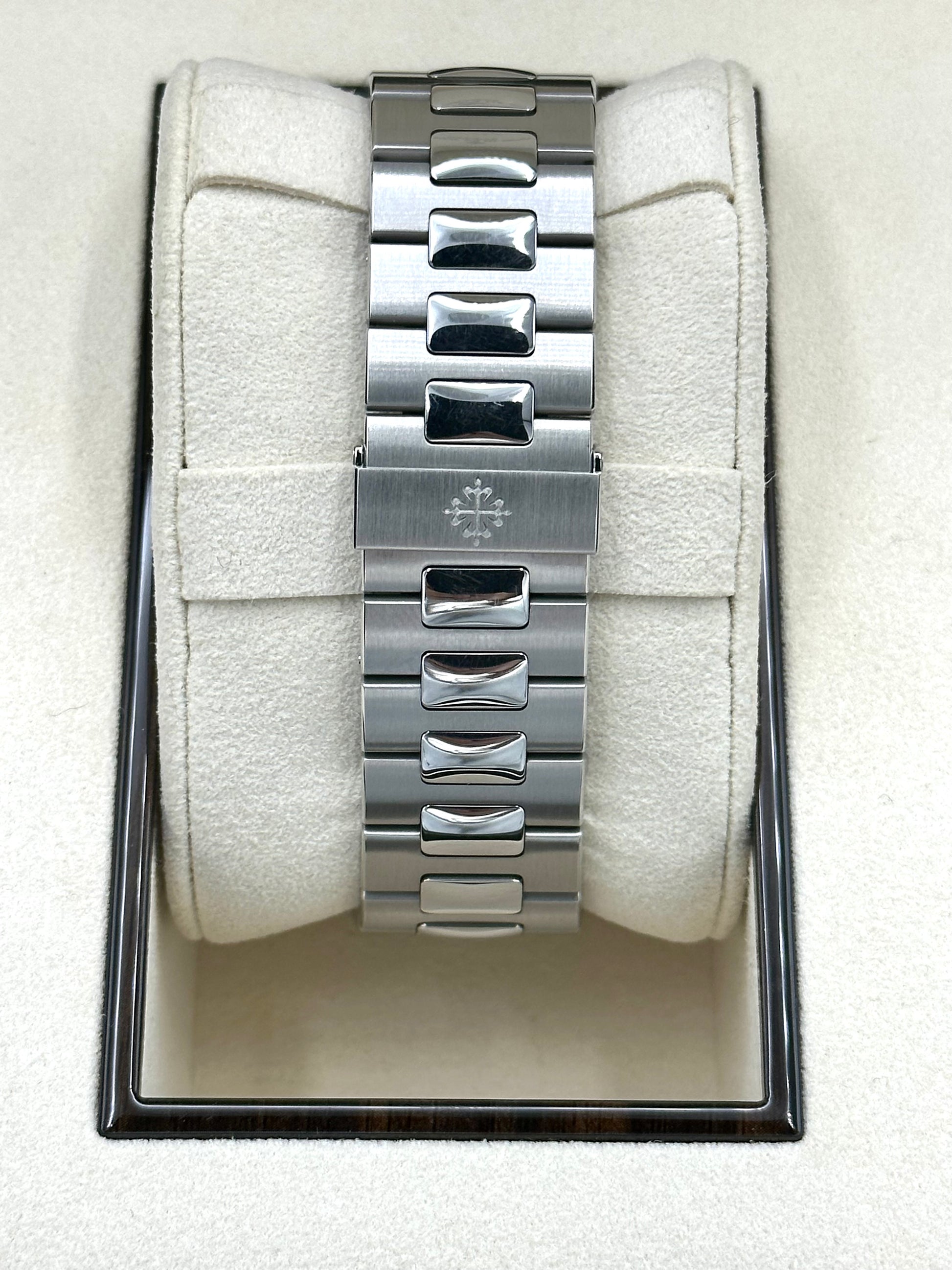 PP Nautilus Model | Silver Blue