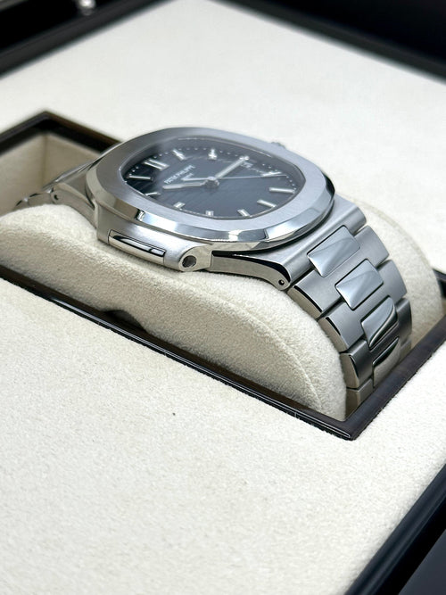PP Nautilus Model | Silver Blue